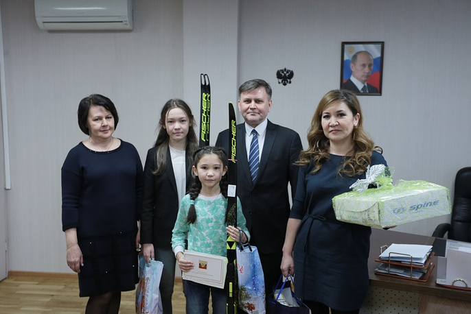 Две Сестры На Новый Год Две Сестры На Новый Год